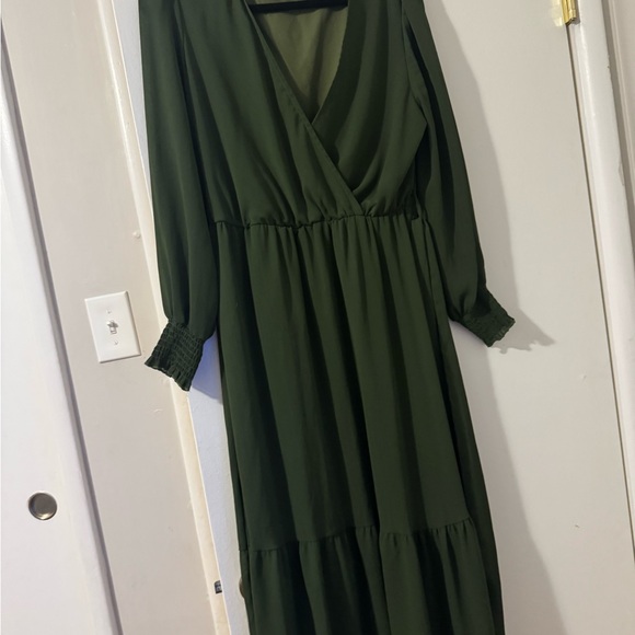Dresses & Skirts - Elegant Green Women's Dress